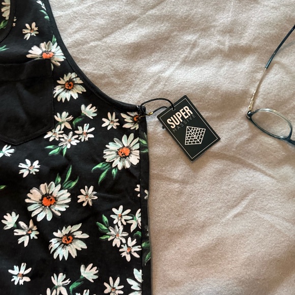 Black Floral Tank Top Women's Size Medium - Picture 3 of 4